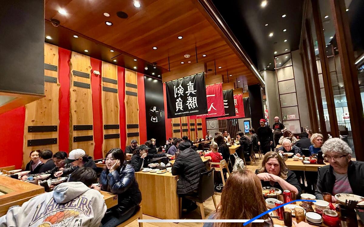 人気レストラン内観