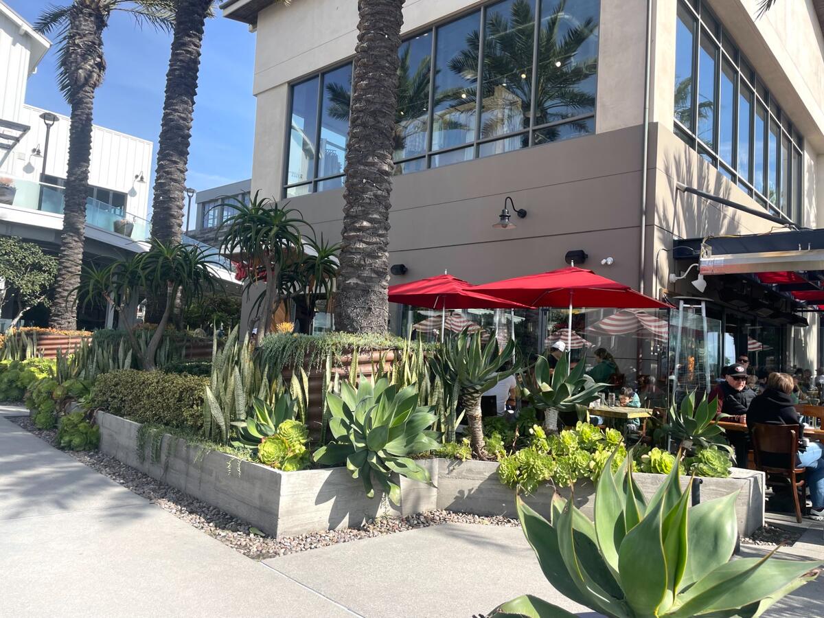 LAレストラン外観